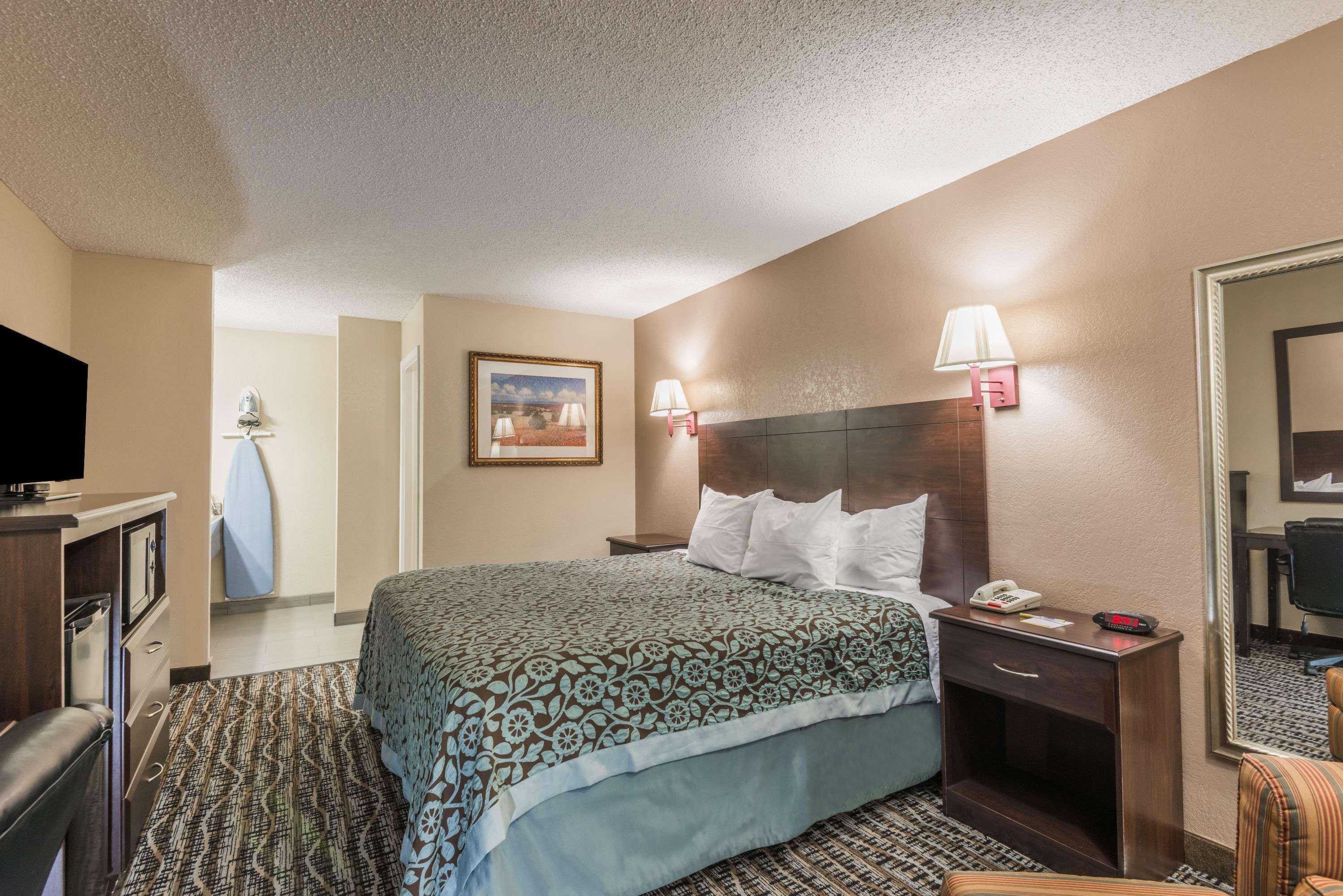 Days Inn By Wyndham San Marcos Bagian luar foto