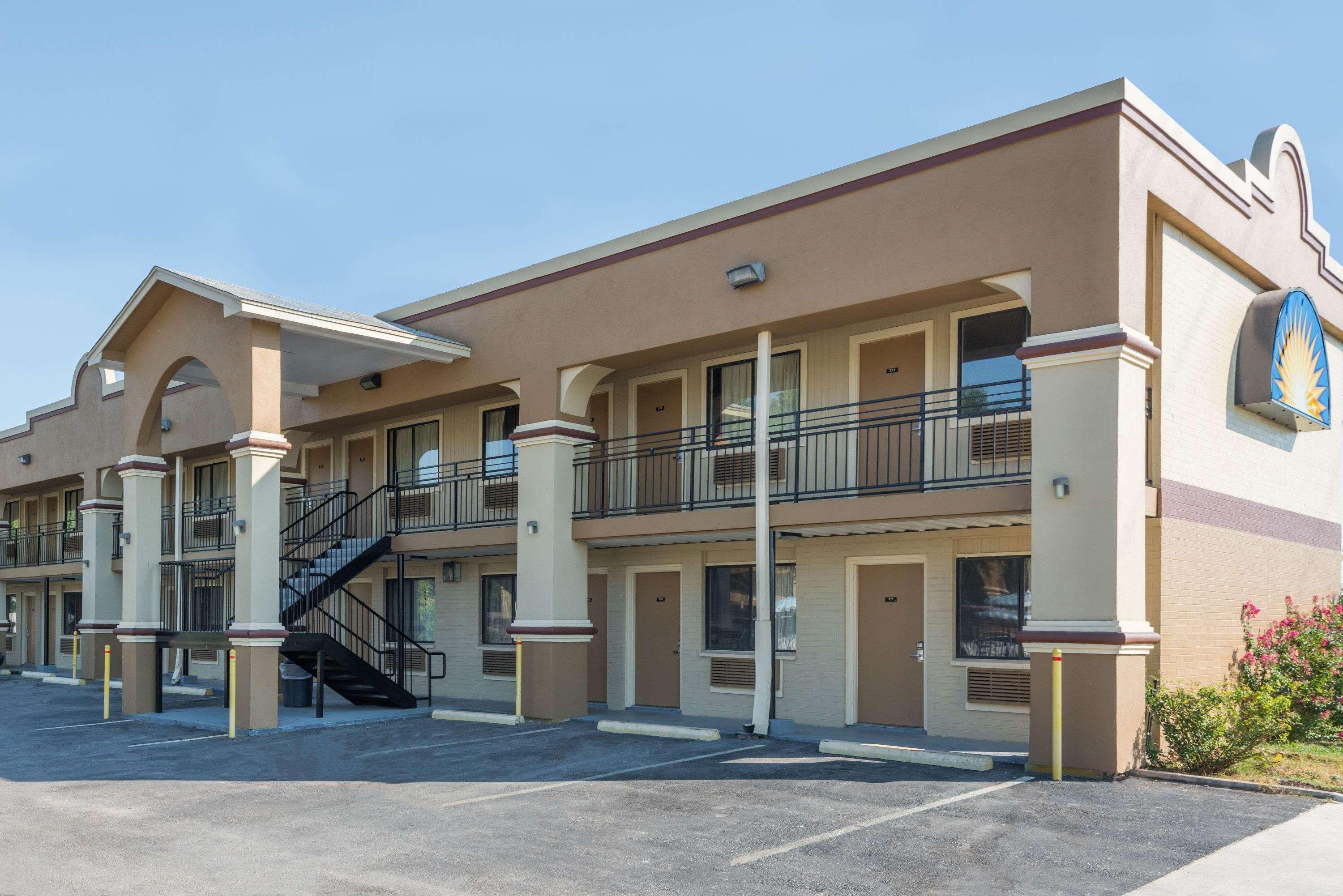 Days Inn By Wyndham San Marcos Bagian luar foto