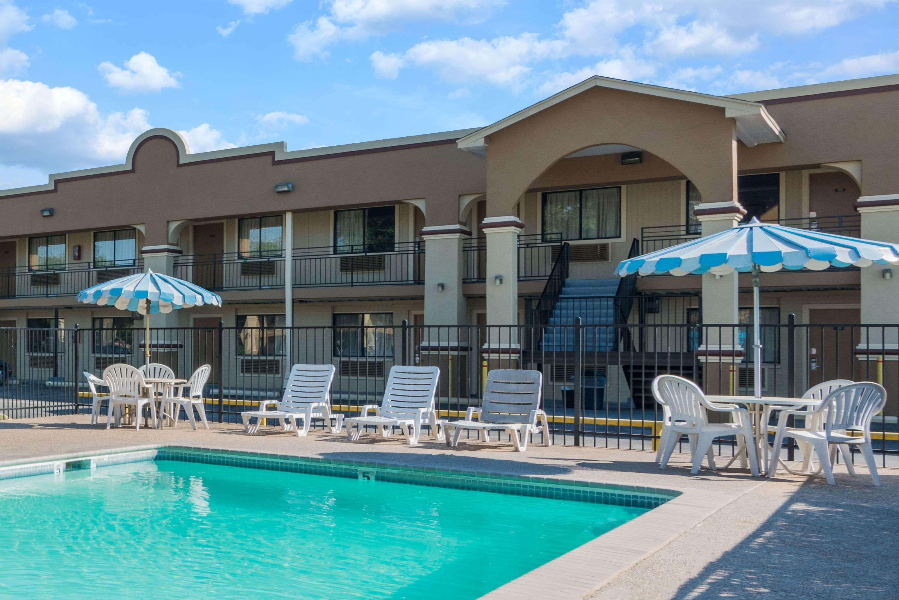 Days Inn By Wyndham San Marcos Bagian luar foto