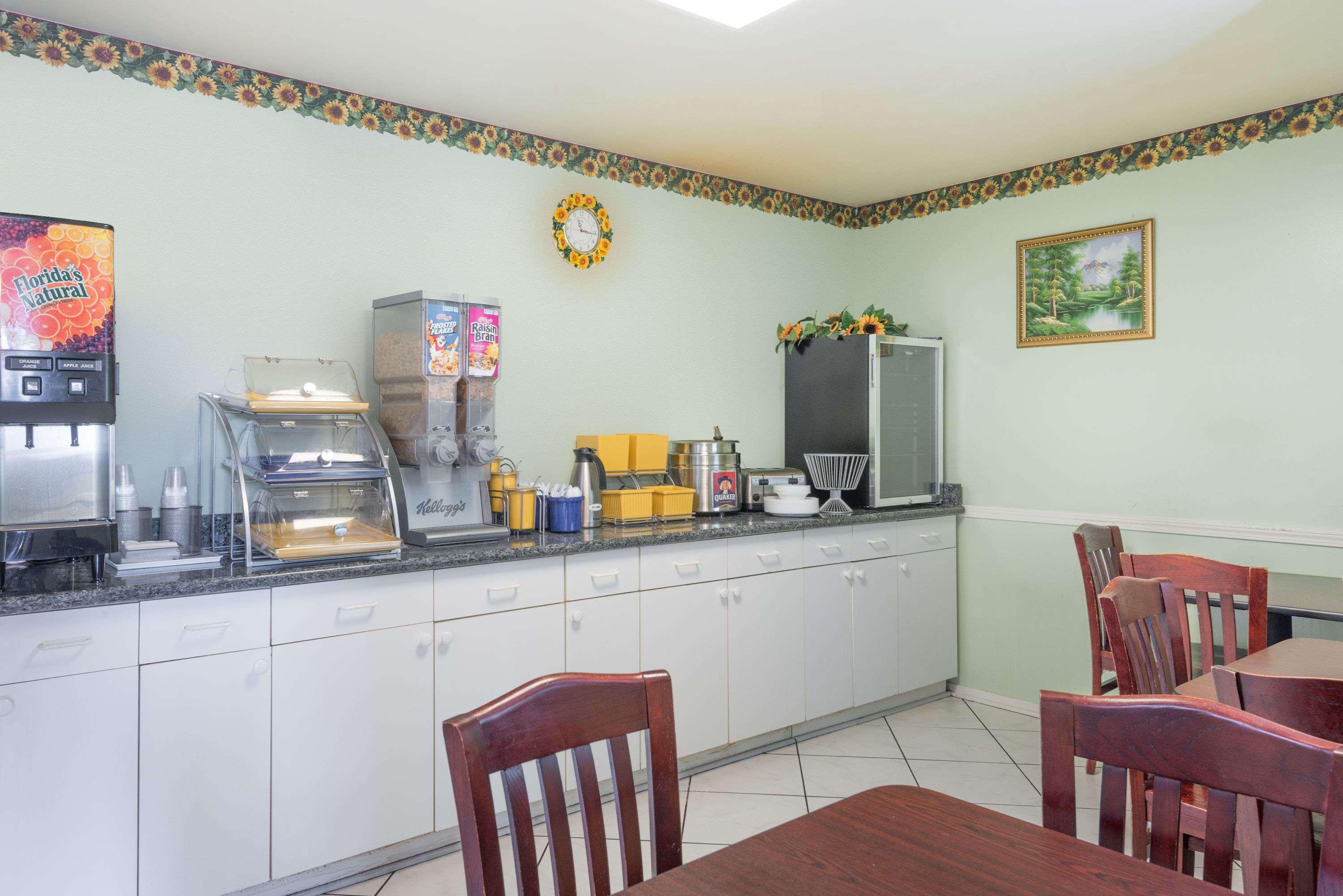 Days Inn By Wyndham San Marcos Bagian luar foto